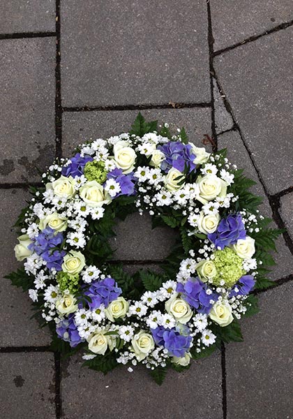 Beställ blommor till begravning i Lomma